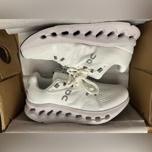 Oncloud CloudSurfer Size: 4.5 Woman all white